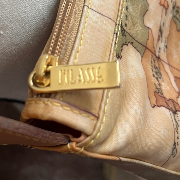 Alviero Martini World Map Neutral Tone Shoulder Bag I CLASSE Design Like New - Picture 2 of 9
